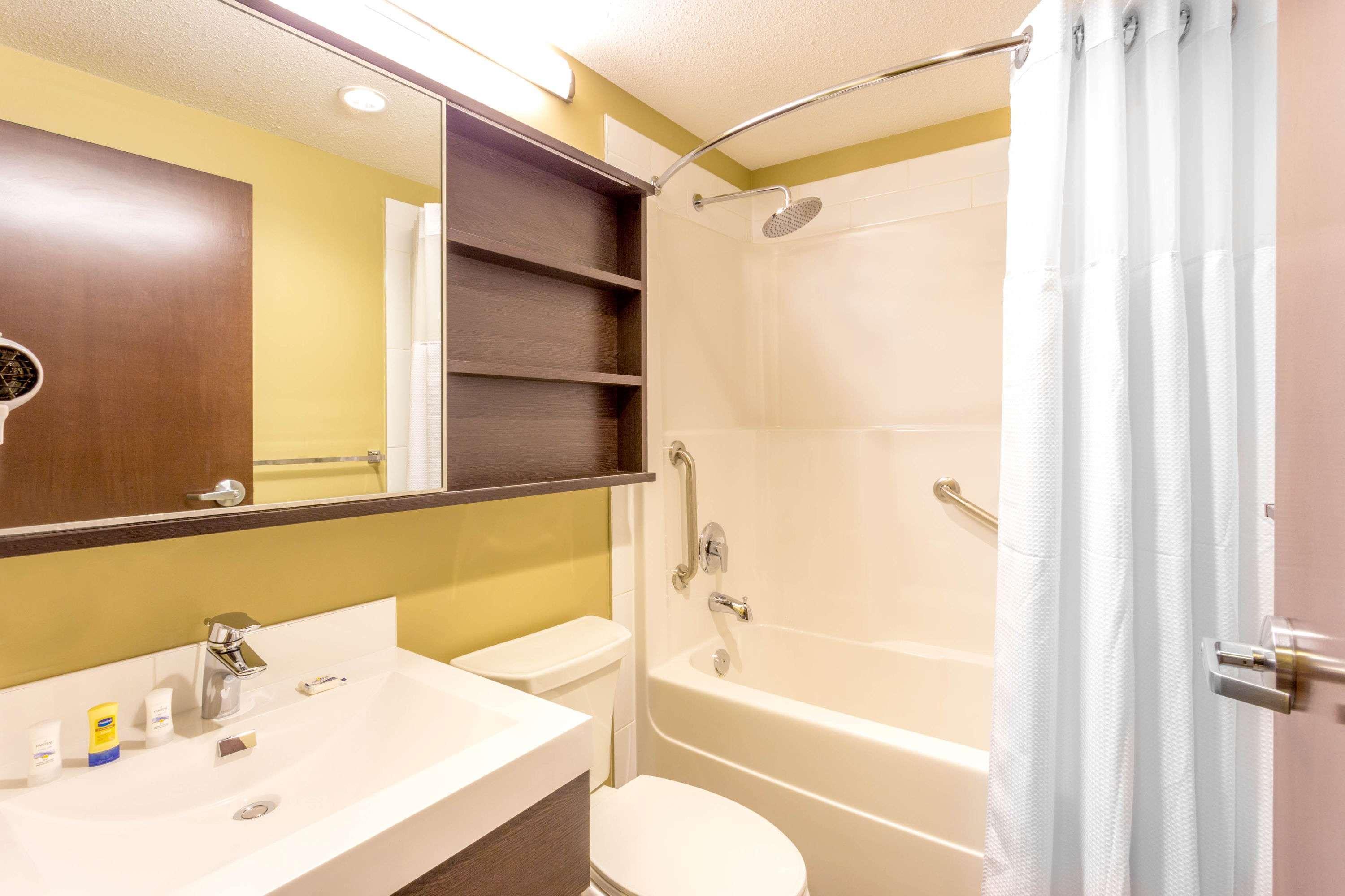 Microtel Inn & Suites By Wyndham Whitecourt Luaran gambar