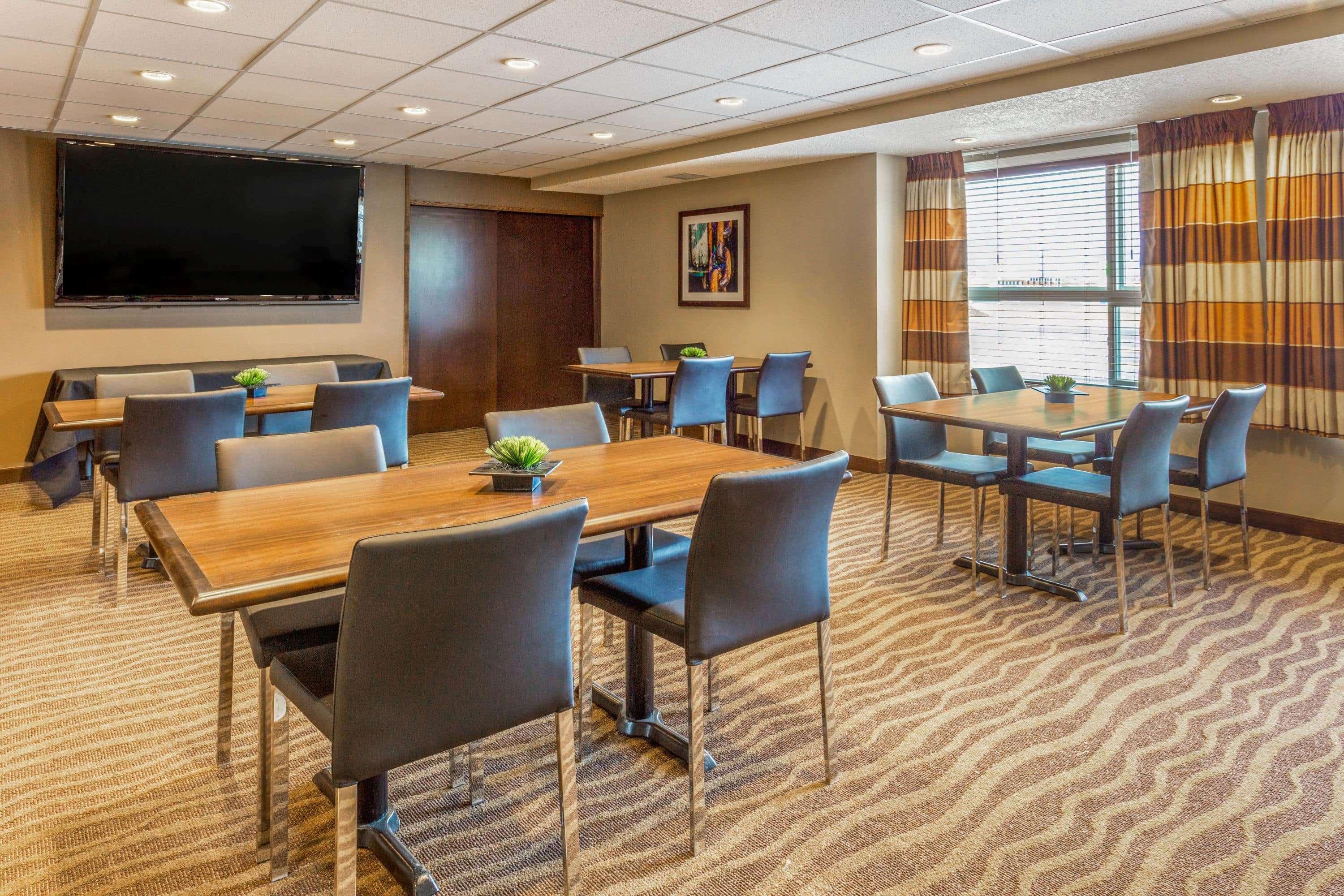 Microtel Inn & Suites By Wyndham Whitecourt Luaran gambar
