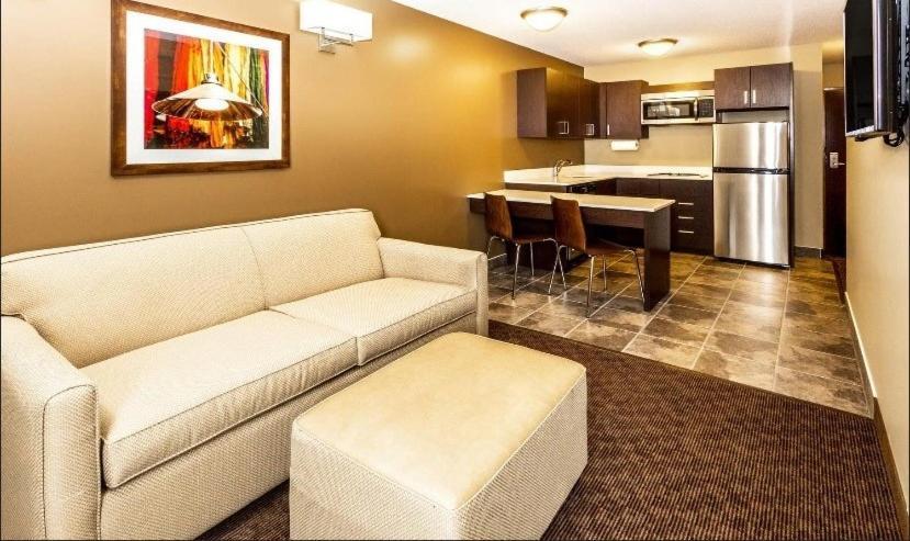 Microtel Inn & Suites By Wyndham Whitecourt Luaran gambar