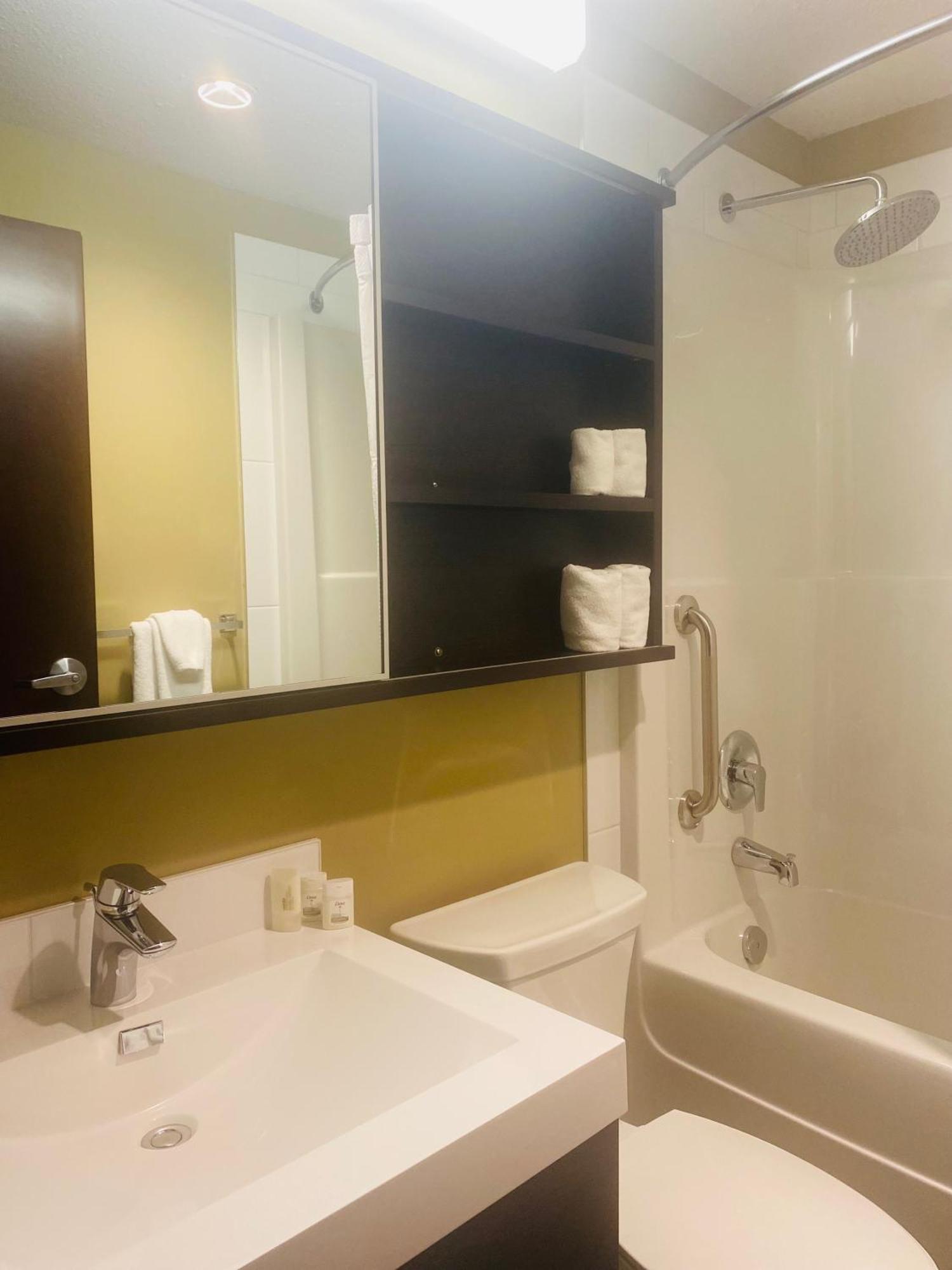 Microtel Inn & Suites By Wyndham Whitecourt Luaran gambar
