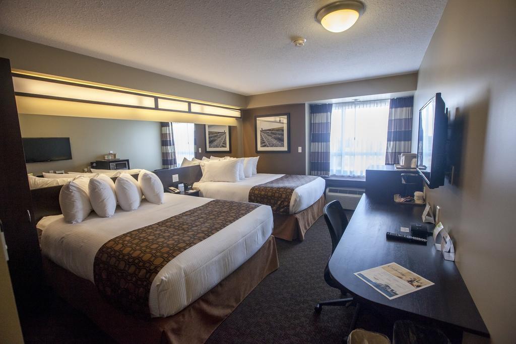 Microtel Inn & Suites By Wyndham Whitecourt Luaran gambar
