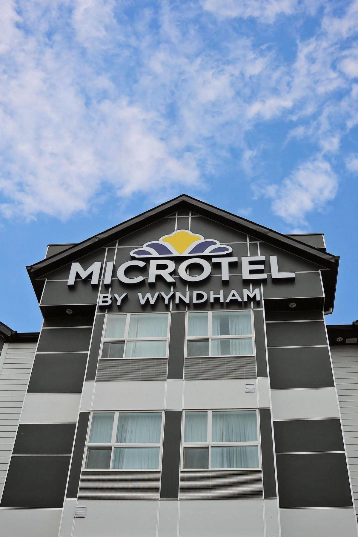 Microtel Inn & Suites By Wyndham Whitecourt Luaran gambar