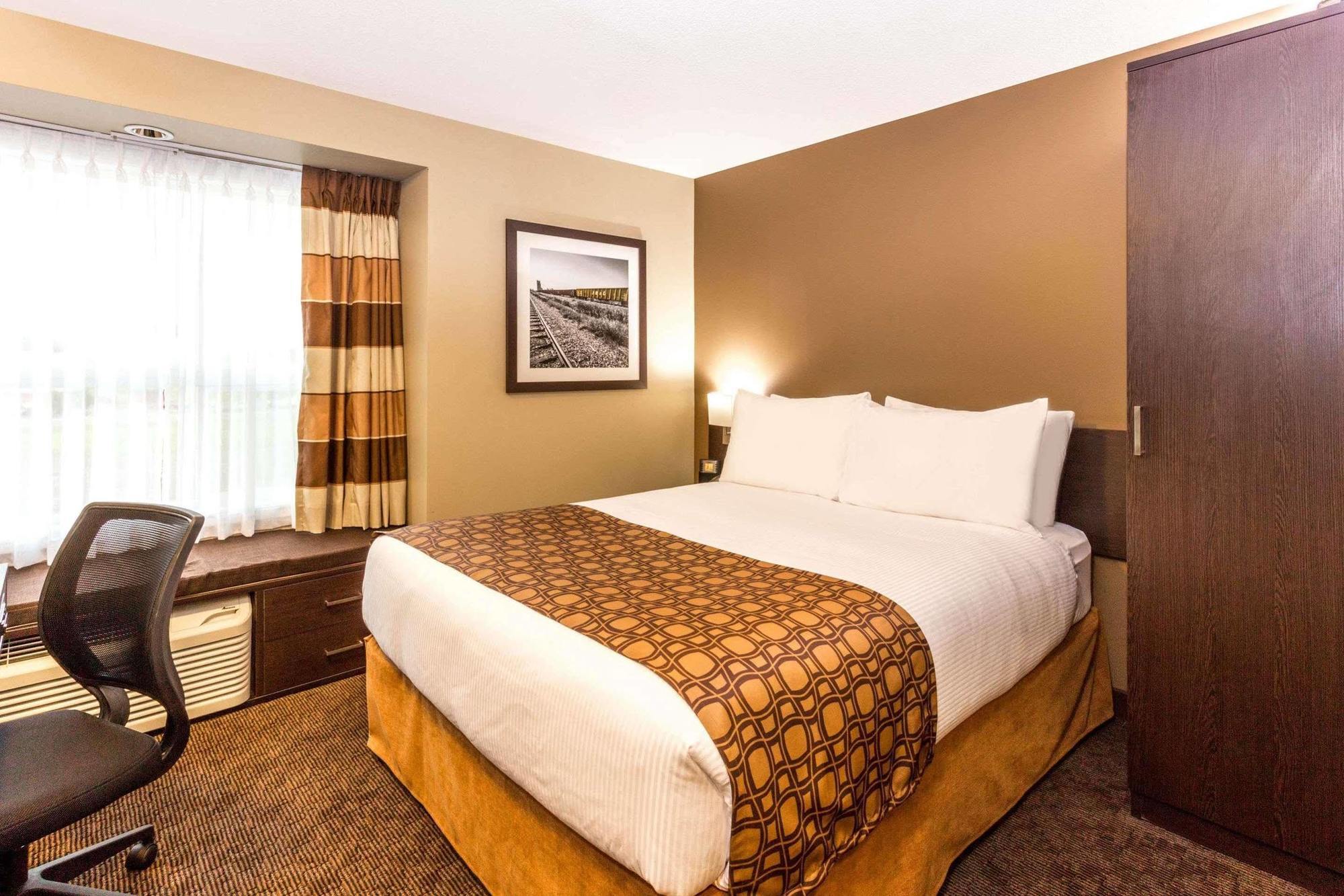 Microtel Inn & Suites By Wyndham Whitecourt Luaran gambar